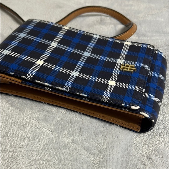 Tommy Hilfiger Blue Plaid Crossbody Phone Wallet - Picture 7 of 8
